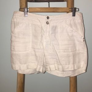 White shorts, pockets front and back, drawstring